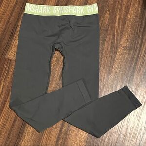 GYMSHARK Low Rise Seamless Leggings Grey and Green. Size Medium